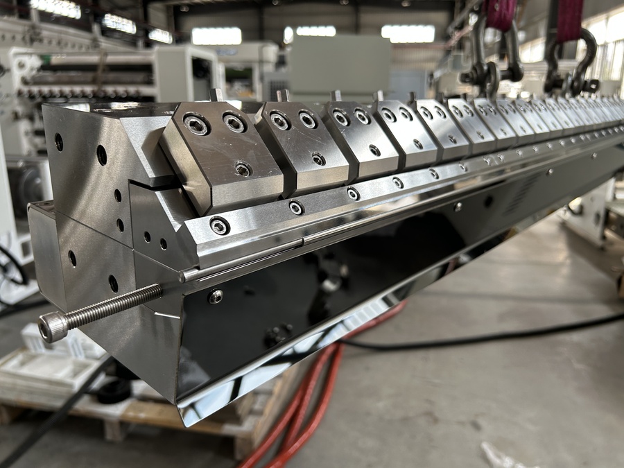 PUR Adhesive Coating And Lamination Machine  (1)